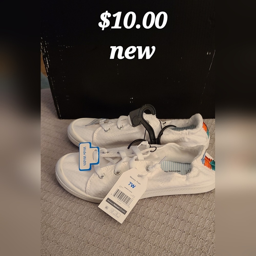Tennis shoe's